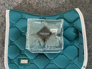 Schabrak & Vojlockar hästutrustning Oanvänt schabrak med benlindor - Annons 3