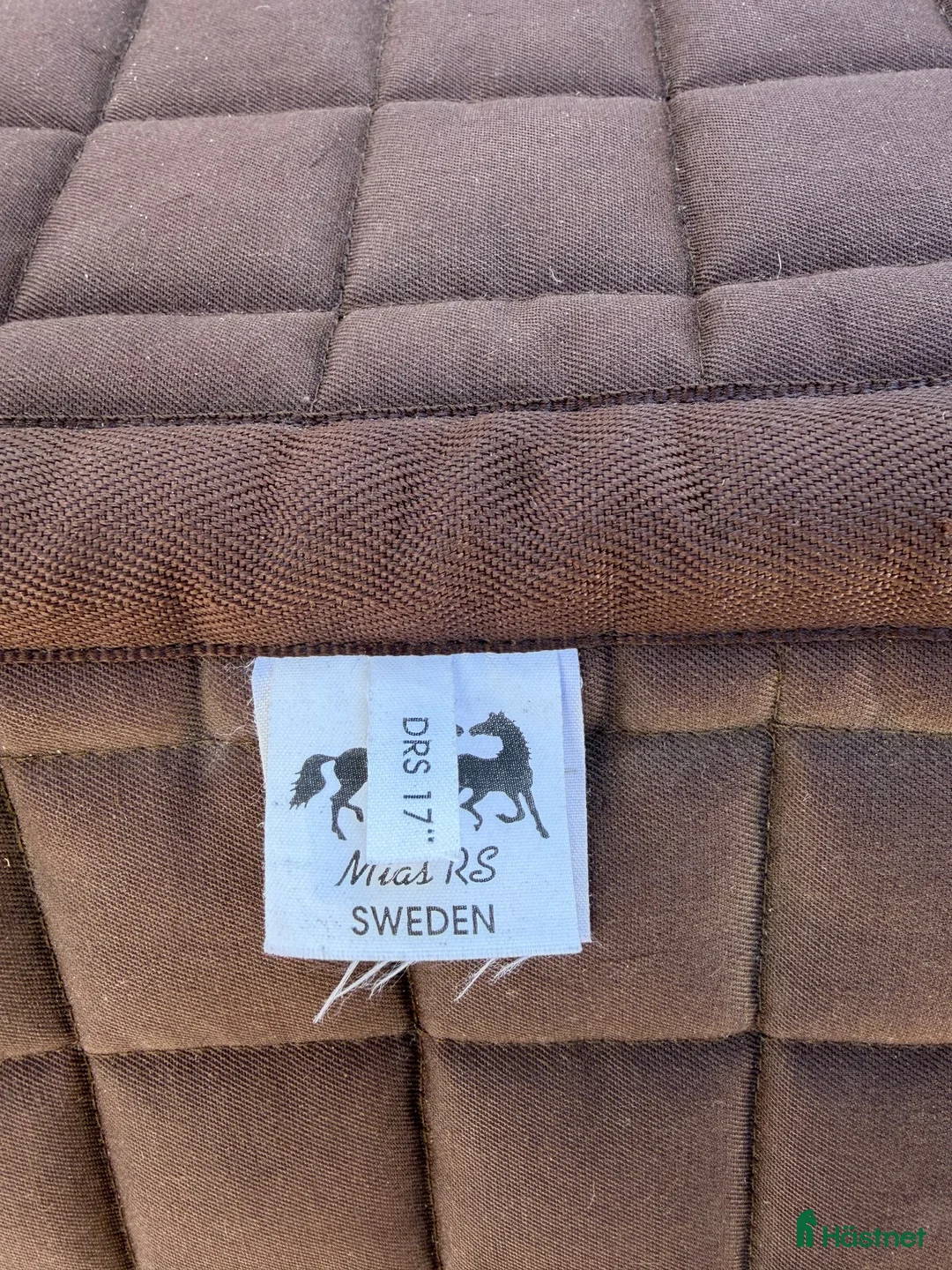 Schabrak & Vojlockar hästutrustning till salu: MIAS RS. Brunt schabrak + benlindor - Annons 2