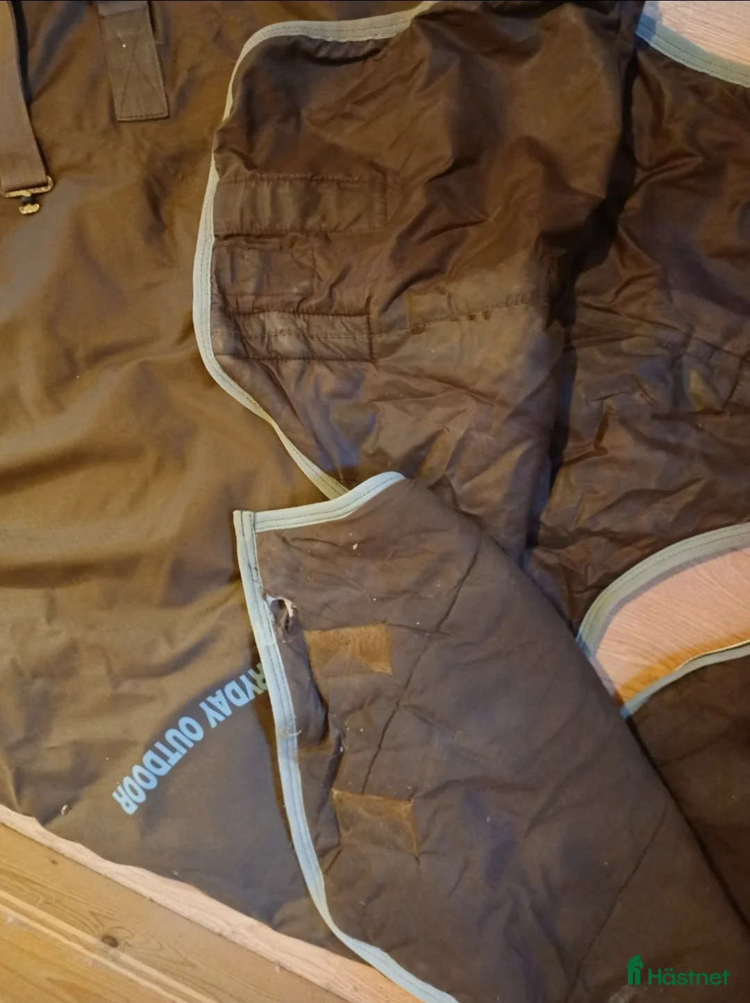 Täcken hästutrustning till salu: Vintertäcke 300g i Sävsjö - Annons 3