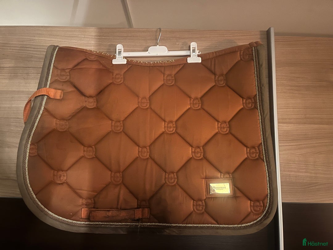 Schabrak & Vojlockar hästutrustning till salu: Equestrian Stockholm schabrak  i Klågerup - Annons 1
