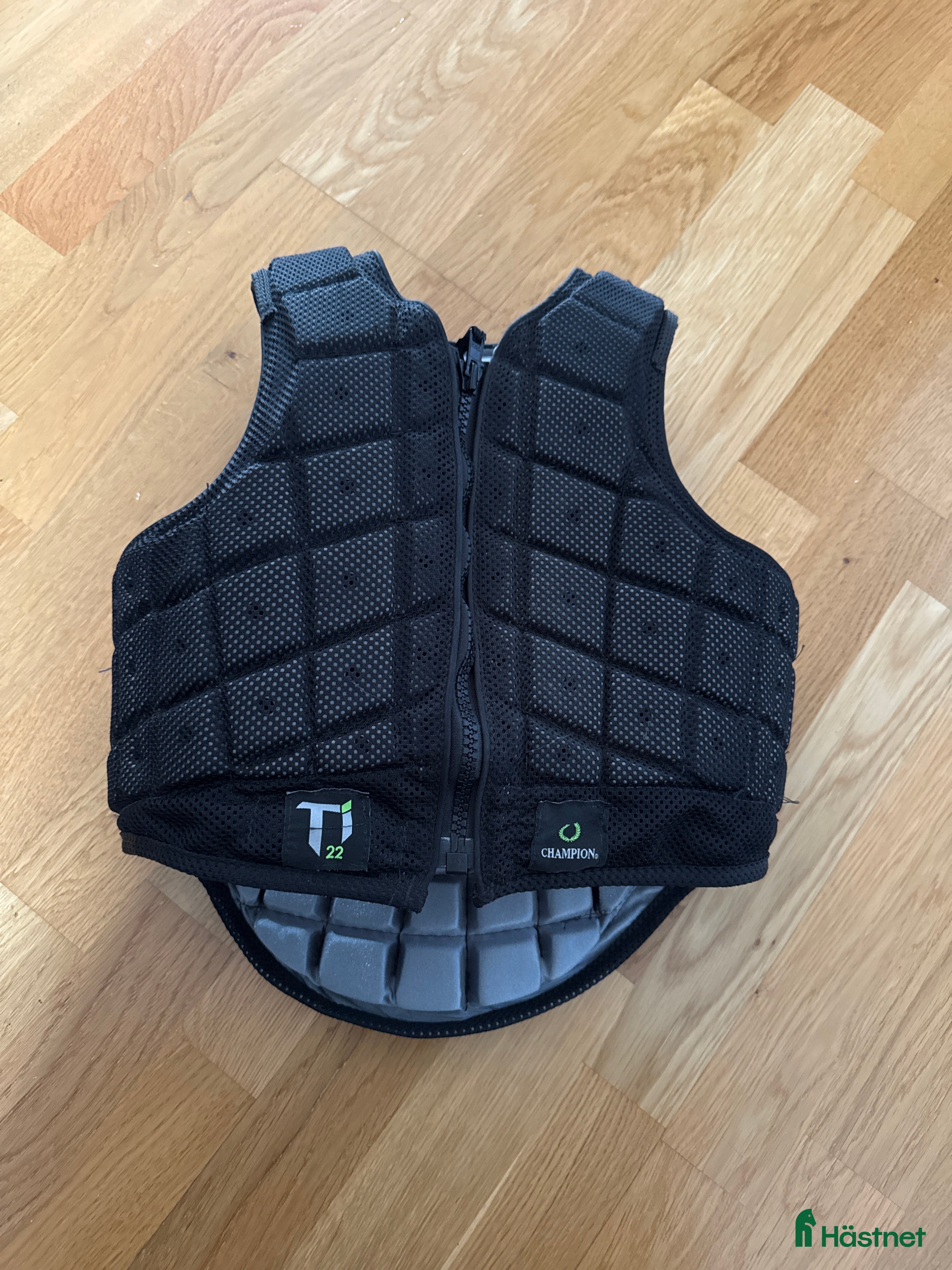 Säkerhetsvästar ryttarutrustning till salu: Champion junior säkerhetsväst  i Stenungsund - Annons 16