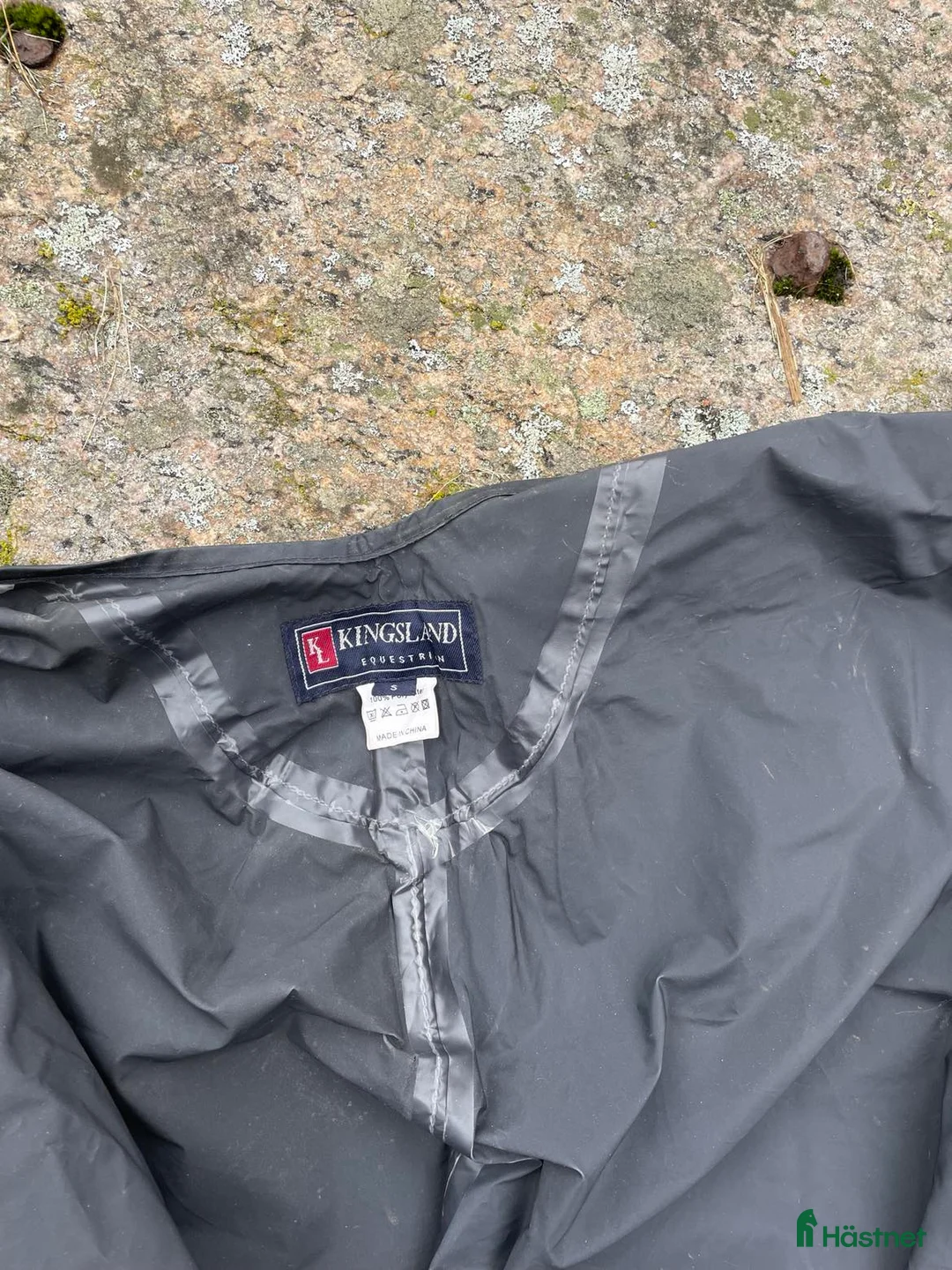 Täcken hästutrustning till salu: Nytt Kingsland ridregntäcke i Göteborg - Annons 2