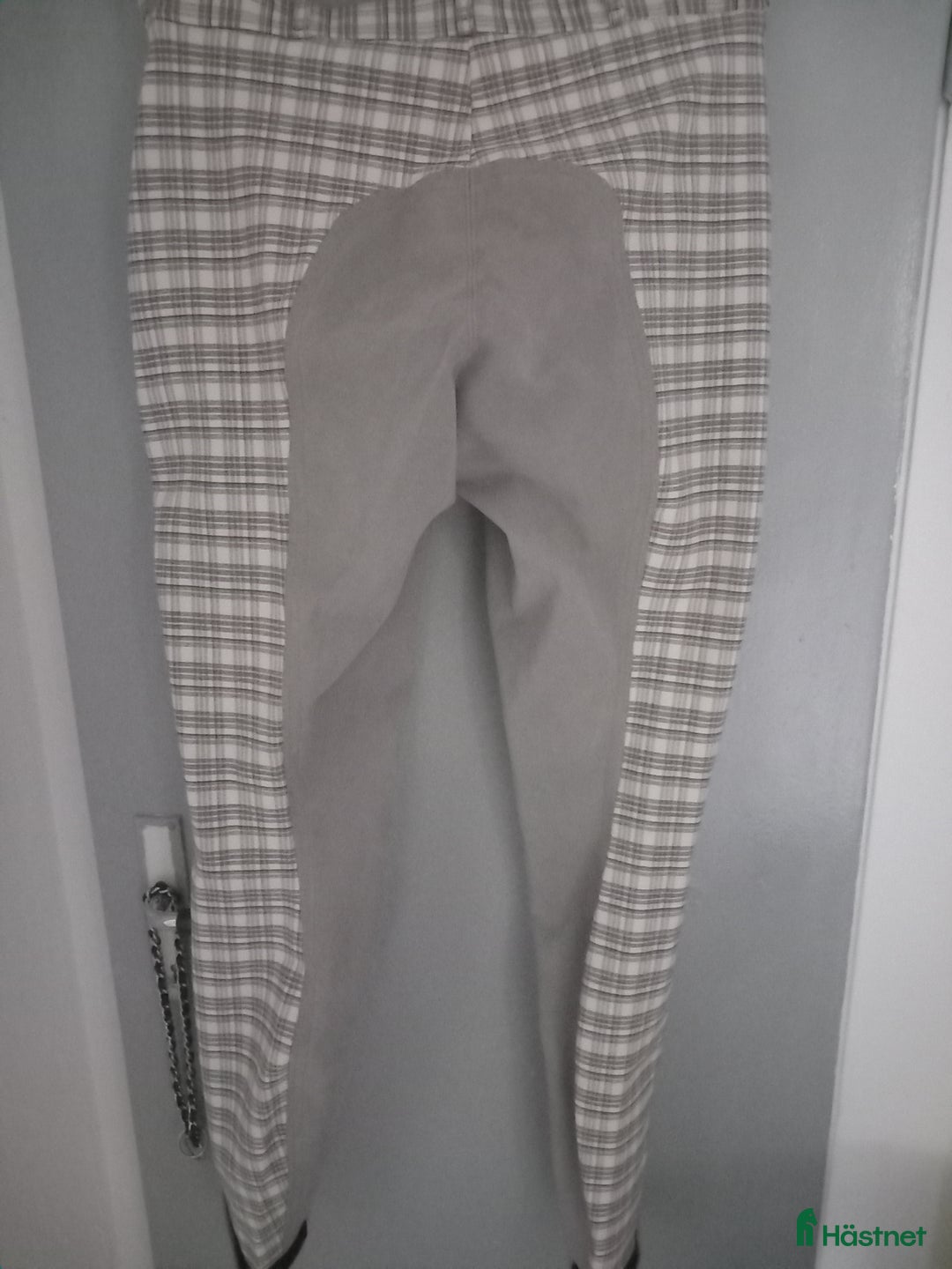 Ridbyxor ryttarutrustning till salu: Nya helskodda ridbyxor i Klässbol - Annons 2
