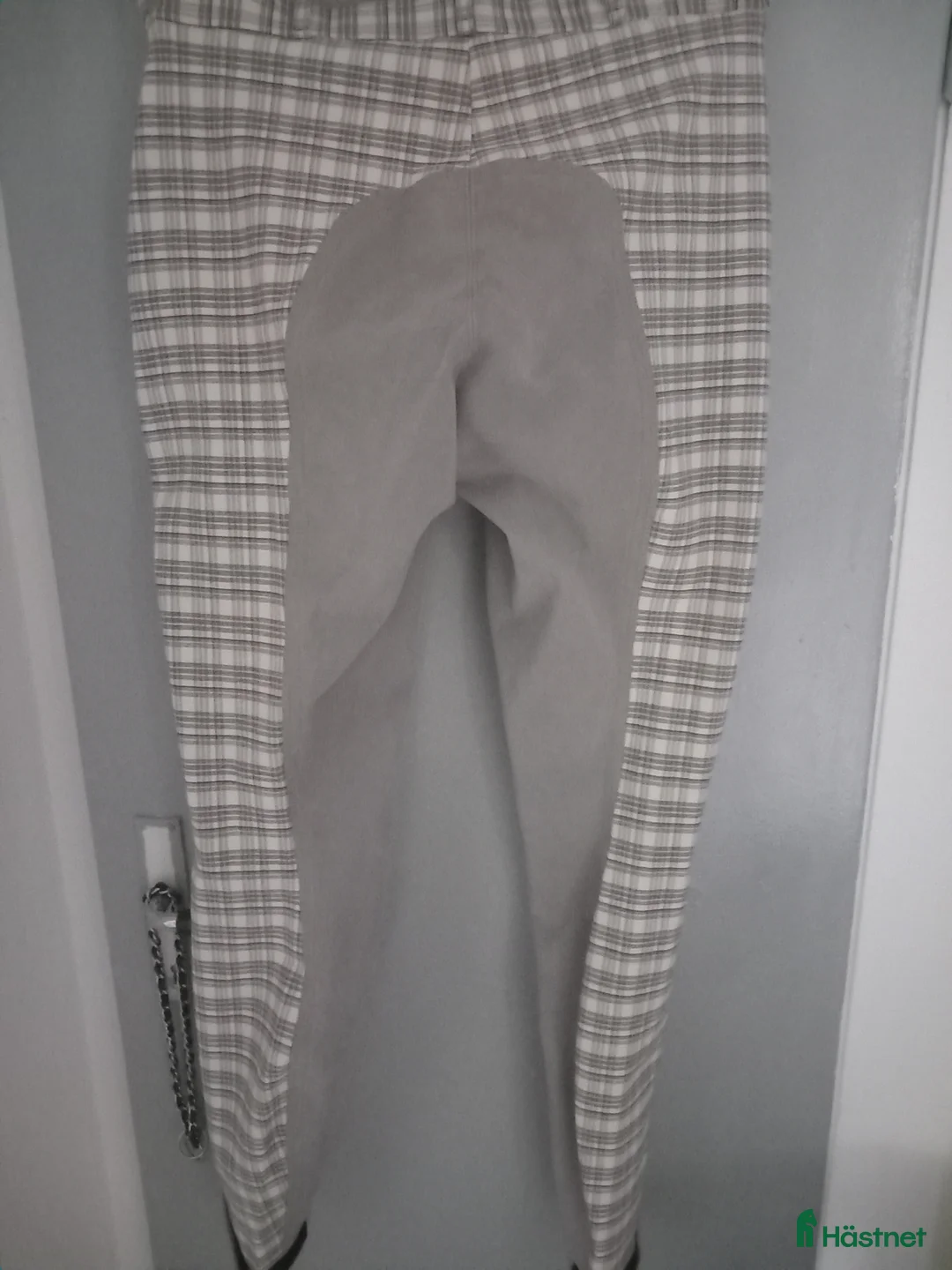 Ridbyxor ryttarutrustning till salu: Nya helskodda ridbyxor i Klässbol - Annons 2