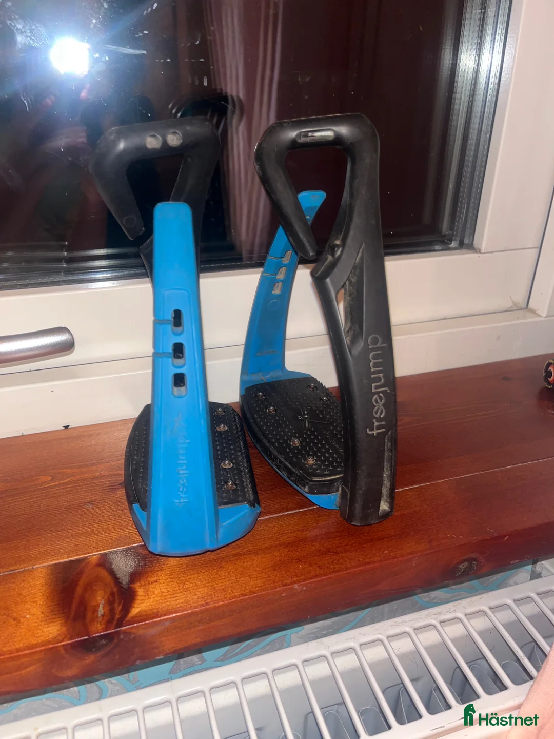 Stigbyglar hästutrustning till salu: Freejump stigbyglar - Annons 1