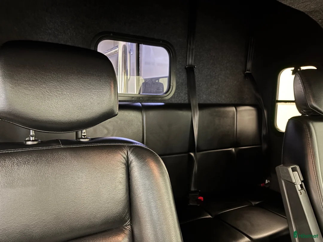 Hästlastbilar  fordon & transport till salu: Hästlastbil 2015 / V-galler / Drag / Bra lastvikt - Annons 7