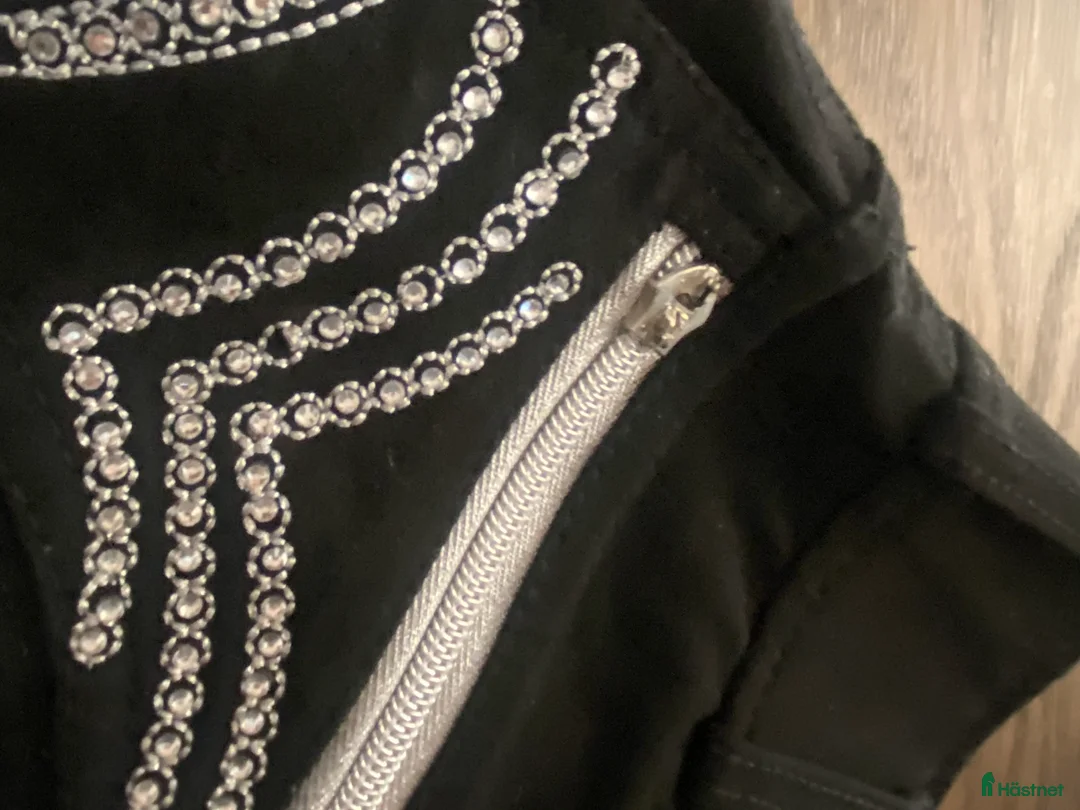 Ridbyxor ryttarutrustning till salu: Ridbyxor med snygga detaljer  i Varberg - Annons 4