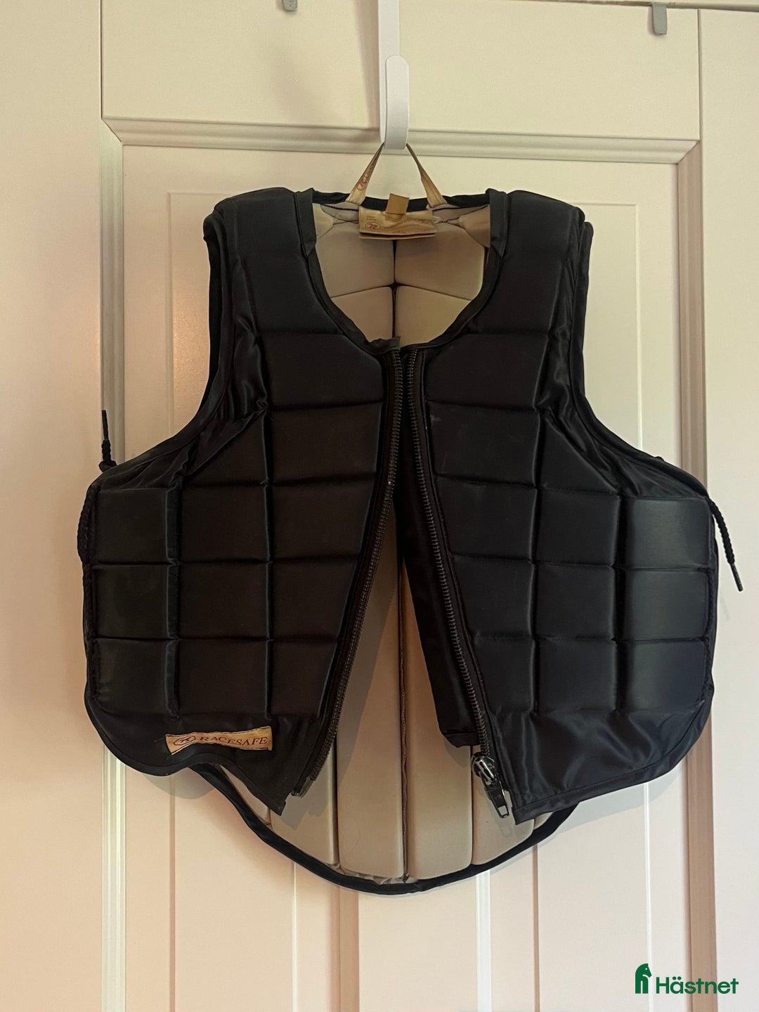 Säkerhetsvästar ryttarutrustning till salu: Racesafe ridväst  i Norrköping - Annons 1