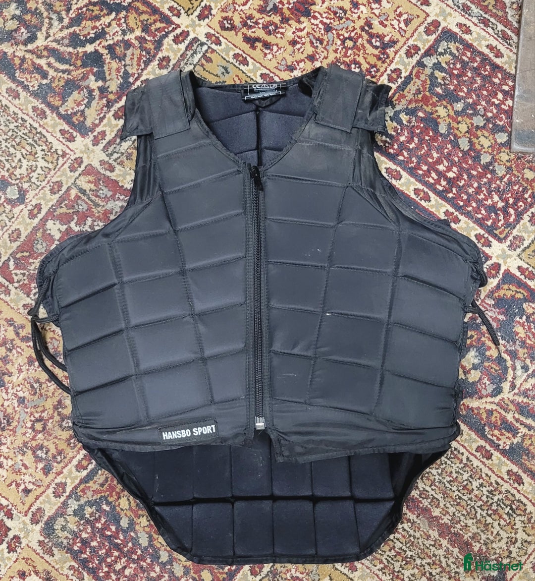 Säkerhetsvästar ryttarutrustning till salu: Säkerhetsväst 4st Airowear mfl i Norrtälje - Annons 5