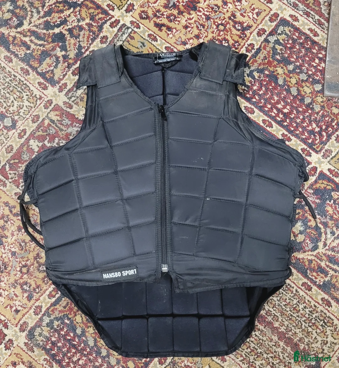 Säkerhetsvästar ryttarutrustning till salu: Säkerhetsväst 4st Airowear mfl i Norrtälje - Annons 5