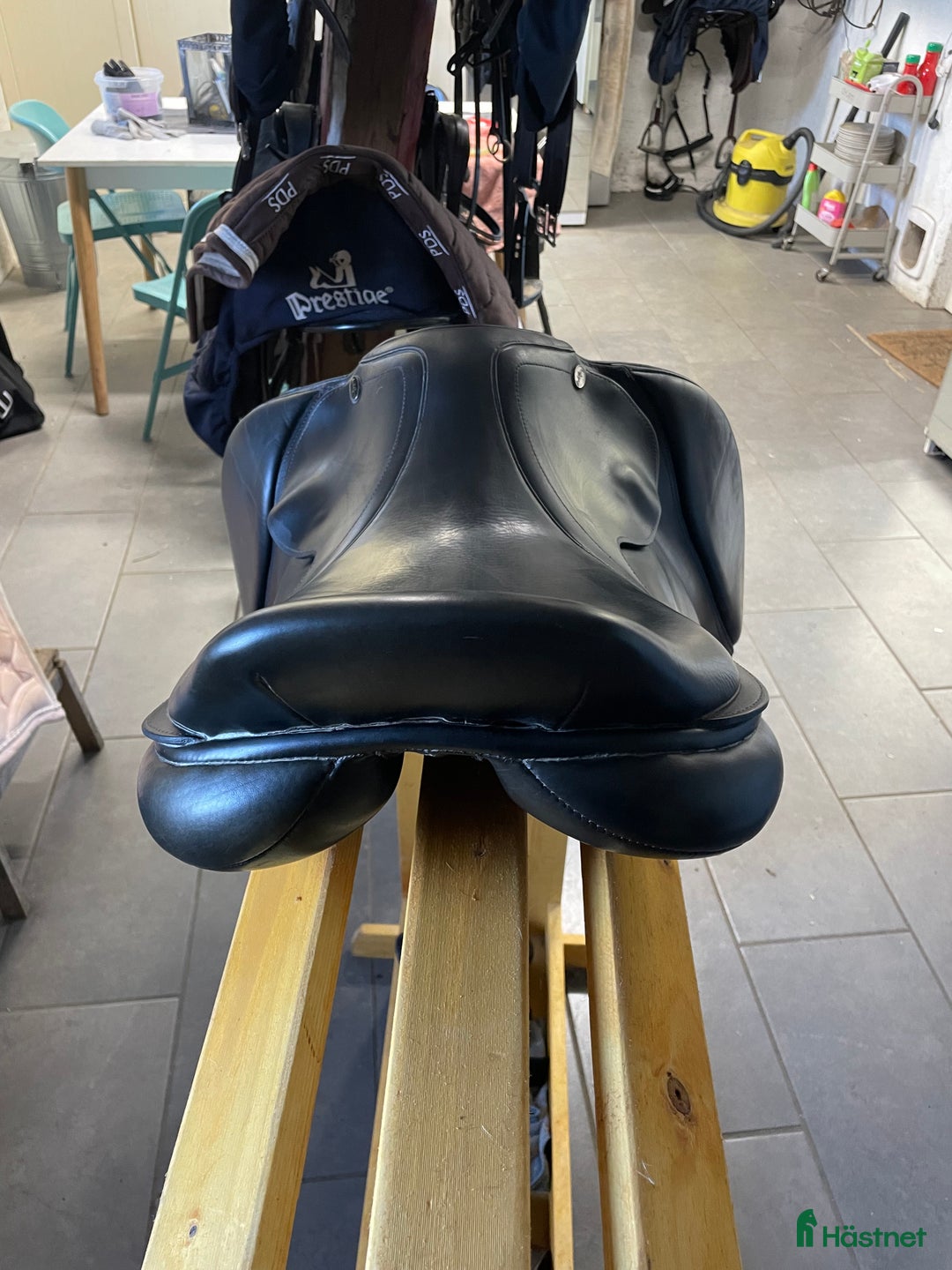 Sadlar hästutrustning till salu: Santa Cruz hoppsadel i Strandbaden - Annons 4