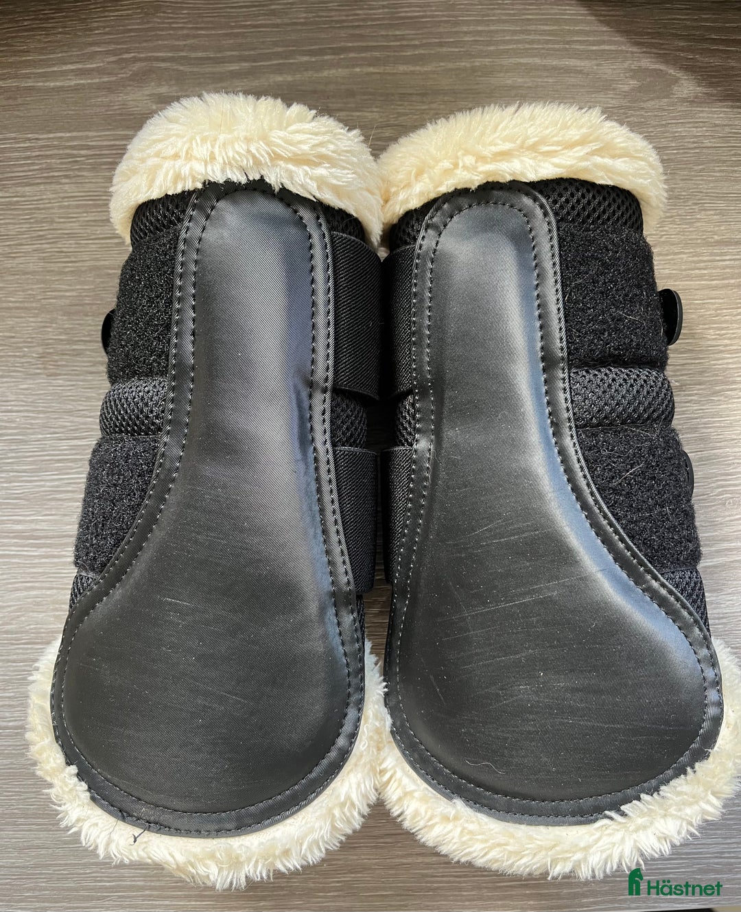 Benskydd hästutrustning till salu: Nästan nya benskydd i Farsta - Annons 2