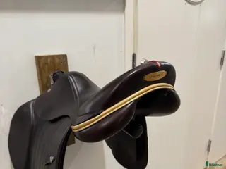 Sadlar hästutrustning till salu: Supersnygg unik equipe sadel i Kungsbacka - Annons 2