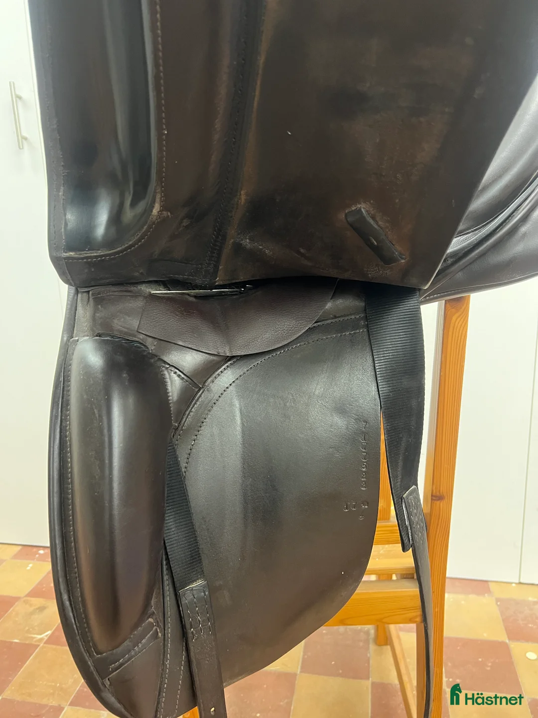 Sadlar hästutrustning till salu: Spalding dressyrsadel mörkbrun i Påarp - Annons 4