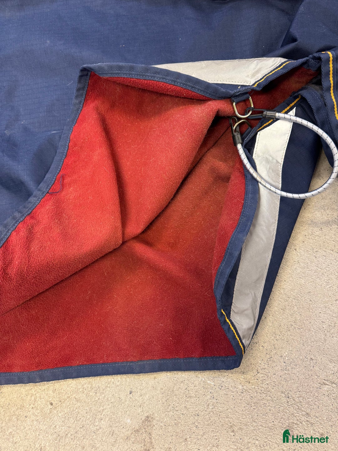 Täcken hästutrustning till salu: Skrittäcke med SWB-logga i Undersåker - Annons 3