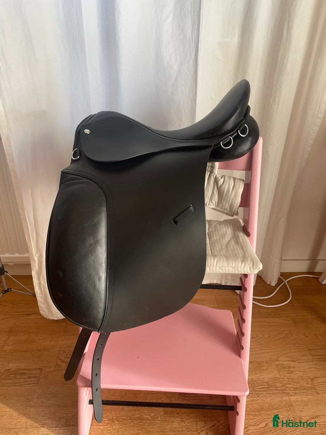 Sadlar hästutrustning till salu: Sadel av okänt märke - Annons 1