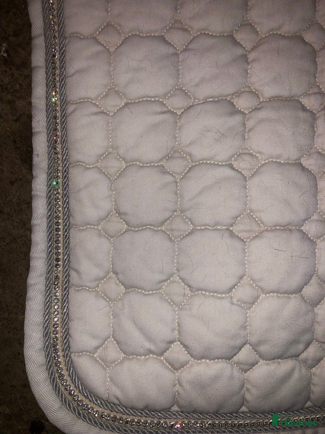 Schabrak & Vojlockar hästutrustning till salu: nästan nytt dressyr schabrak i Vreta Kloster - Annons 2