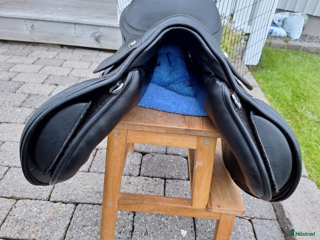 Sadlar hästutrustning till salu: Knights Siddhant 16,5 Svart hoppsadel i Torslanda - Annons 5