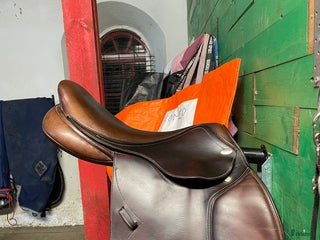 Sadlar hästutrustning till salu: Fin Santa Cruz platinum 17” i Västerås - Annons 22