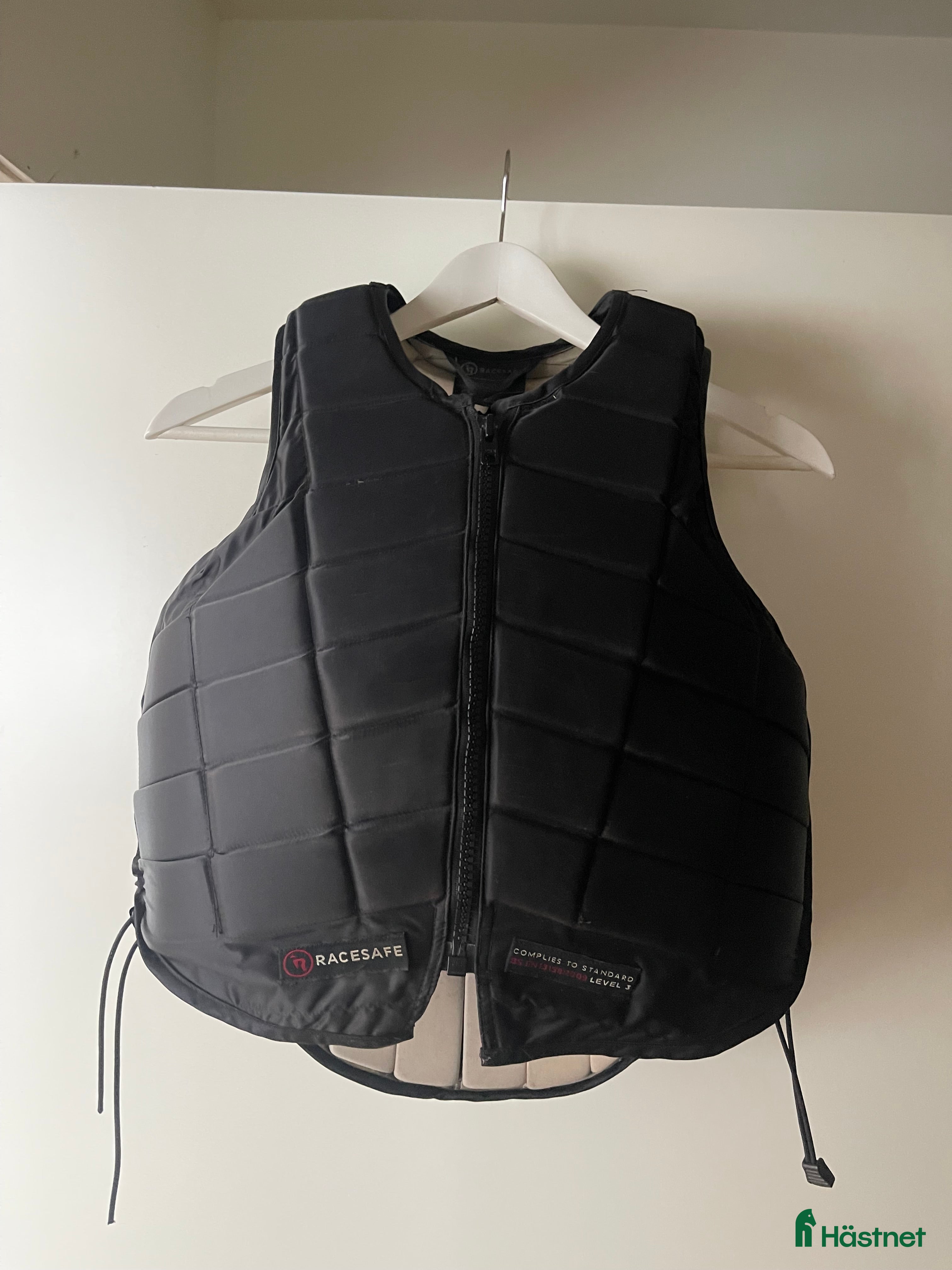 Säkerhetsvästar ryttarutrustning till salu: Racesafe väst i Karlstad - Annons 10