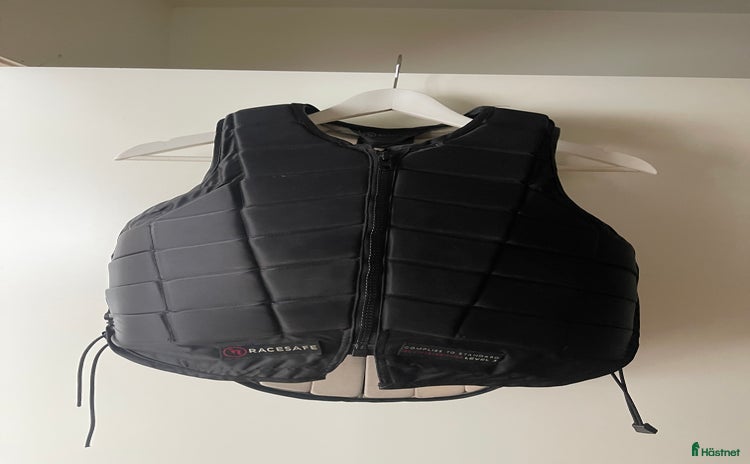 Säkerhetsvästar ryttarutrustning till salu i Karlstad - Annons 13