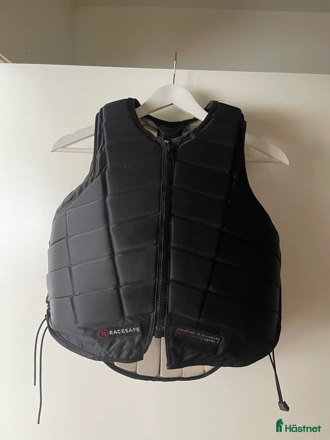 Säkerhetsvästar ryttarutrustning till salu: Racesafe väst i Karlstad - Annons 1