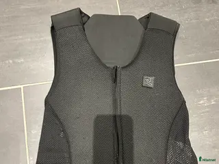 Säkerhetsvästar ryttarutrustning till salu: Fint ryggskydd level 2 i Kungälv - Annons 3