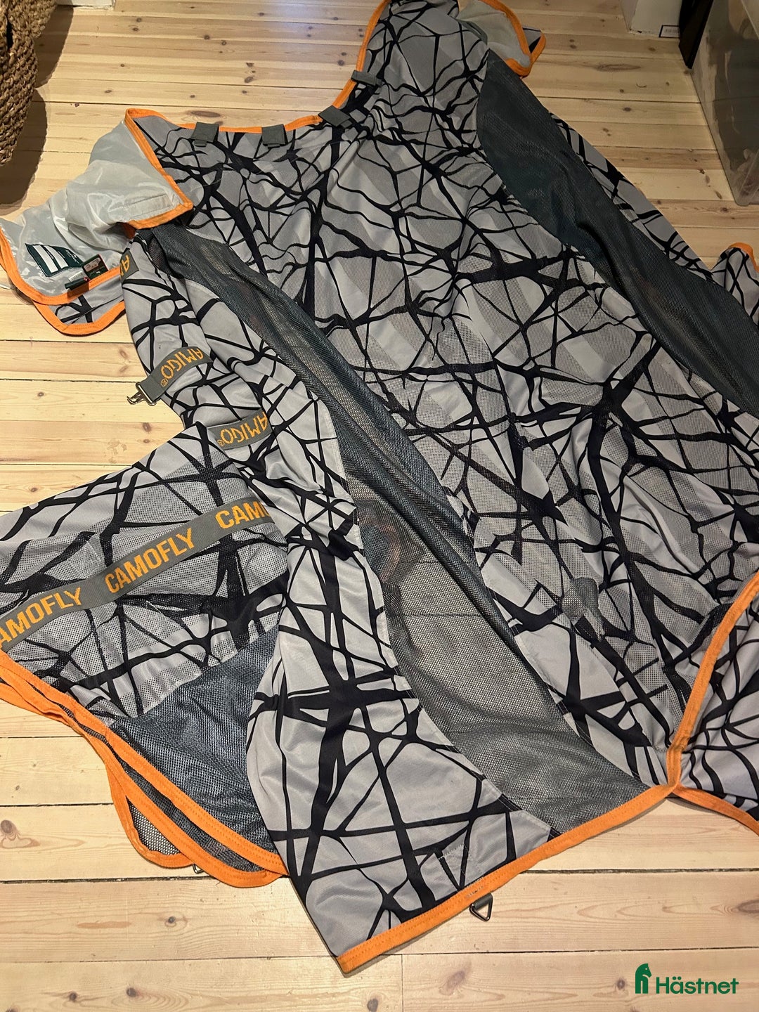 Täcken hästutrustning till salu: Horseware Amigo Camofly flugtäcke i Svartsjö - Annons 1