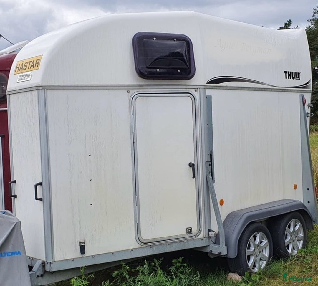 Hästtransporter  fordon & transport till salu: Thule Royal 135 i Krylbo - Annons 1