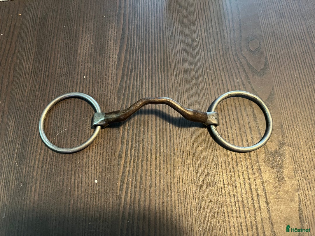 Bett hästutrustning till salu: Bombers loose ring happy tongue 125 mm i Segmon - Annons 1