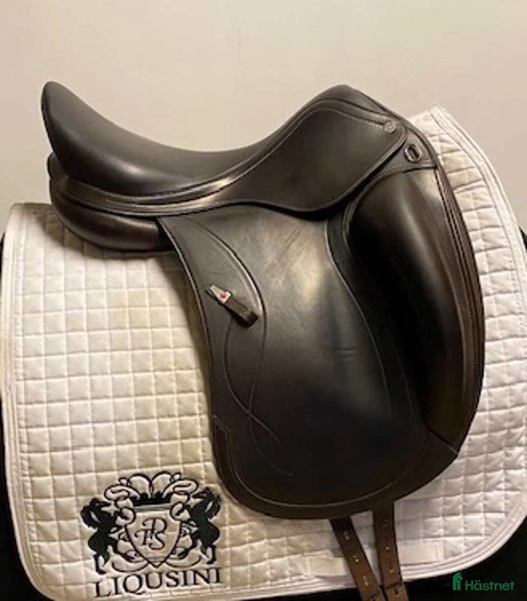 Sadlar hästutrustning till salu: Dressyrsadel Equipe Olympia 17" - Annons 1