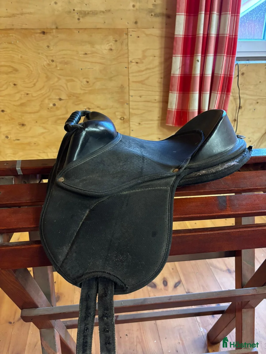 Sadlar hästutrustning till salu: Ponnyputa i Värmdö - Annons 1