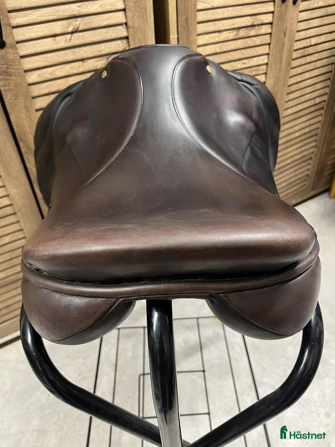 Sadlar hästutrustning till salu: Skön hoppsadel i Västerås - Annons 3