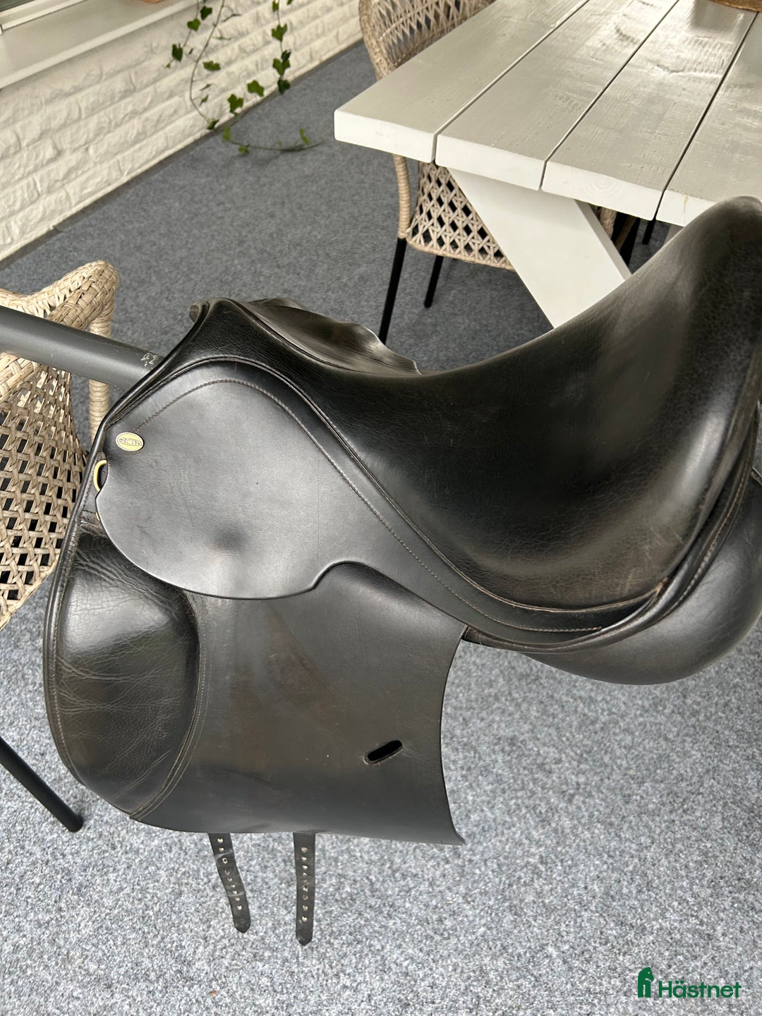 Sadlar hästutrustning till salu: Svart dressyrsadel från Globus i Mellerud - Annons 2