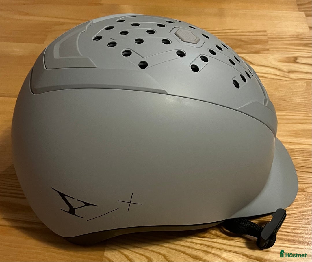 Hjälmar ryttarutrustning till salu: Y/ELM ridhjälm, helt ny med justerbar storlek i Segeltorp - Annons 2