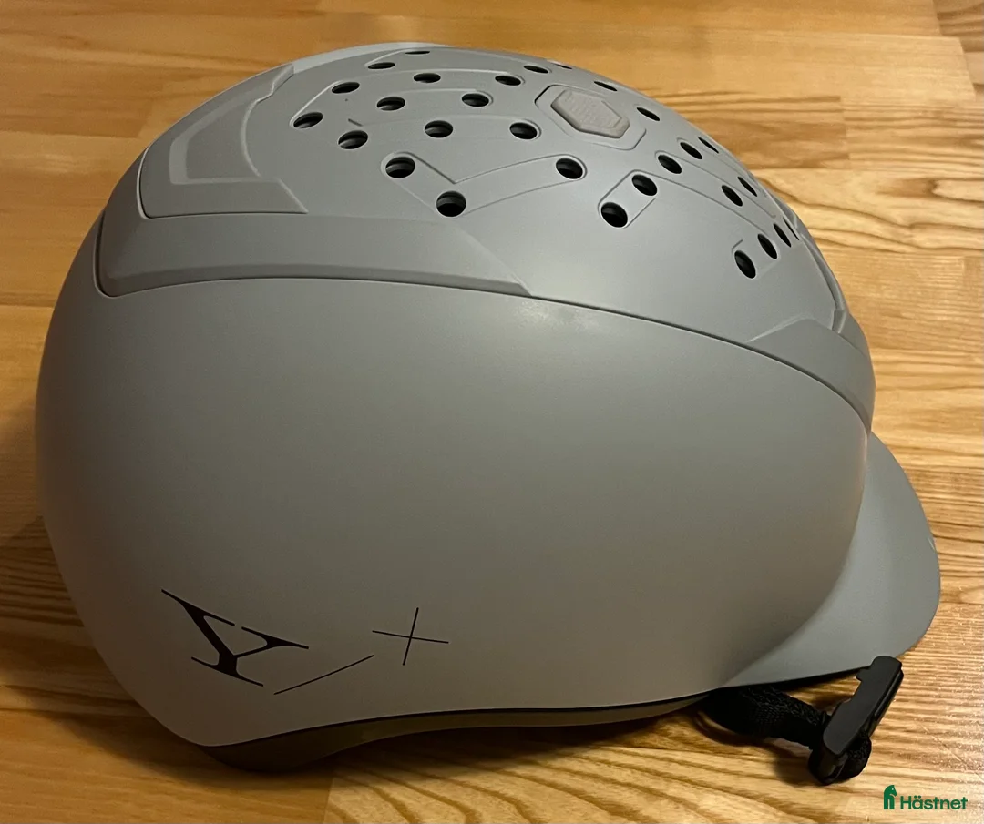 Hjälmar ryttarutrustning till salu: Y/ELM ridhjälm, helt ny med justerbar storlek i Segeltorp - Annons 2