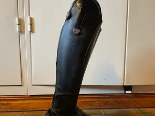 Ridstövlar ryttarutrustning till salu: Fina ridstövlar i Björköby - Annons 3