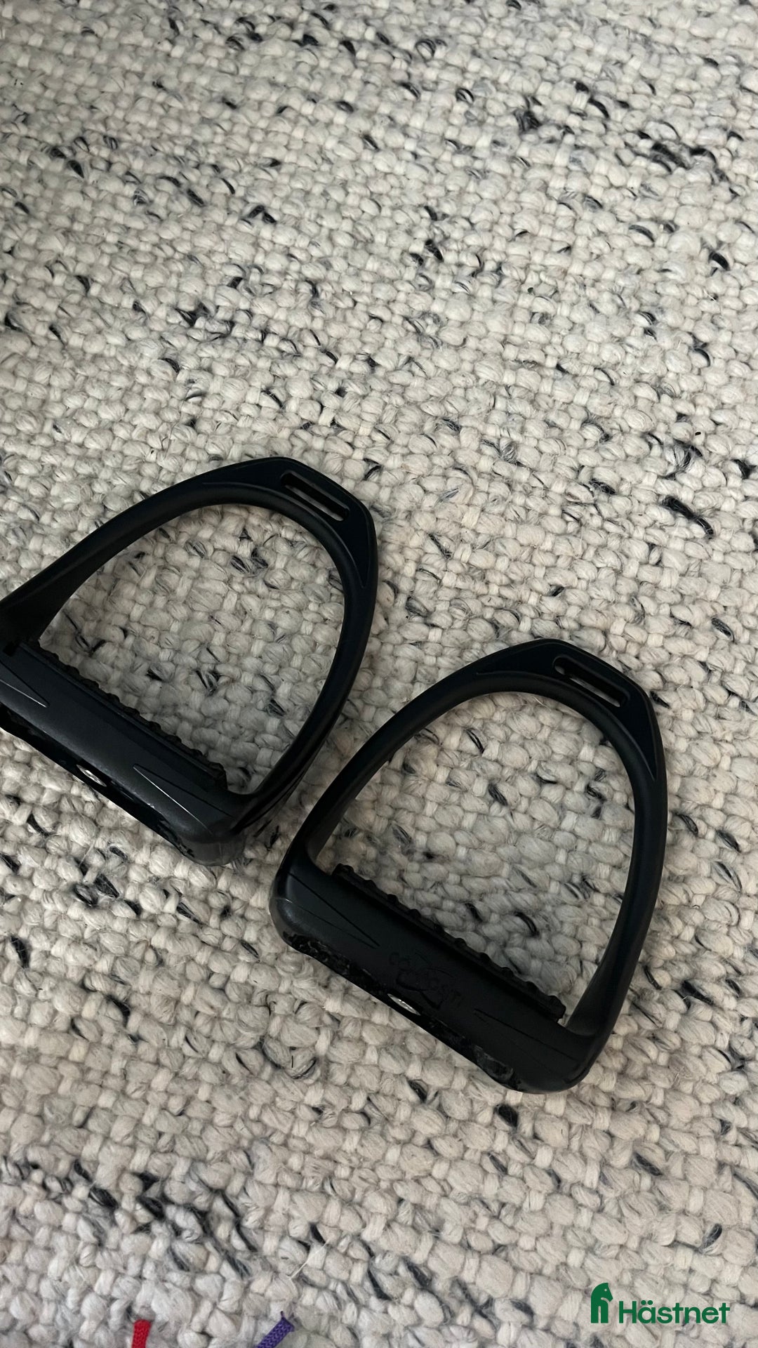 Stigbyglar hästutrustning till salu: Stigbyglar i Hammarö - Annons 2