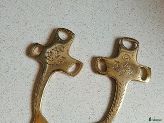 Övrig Hästutrustning hästutrustning till salu: Graverade hackamore skänklar mässing i Järbo - Annons 1