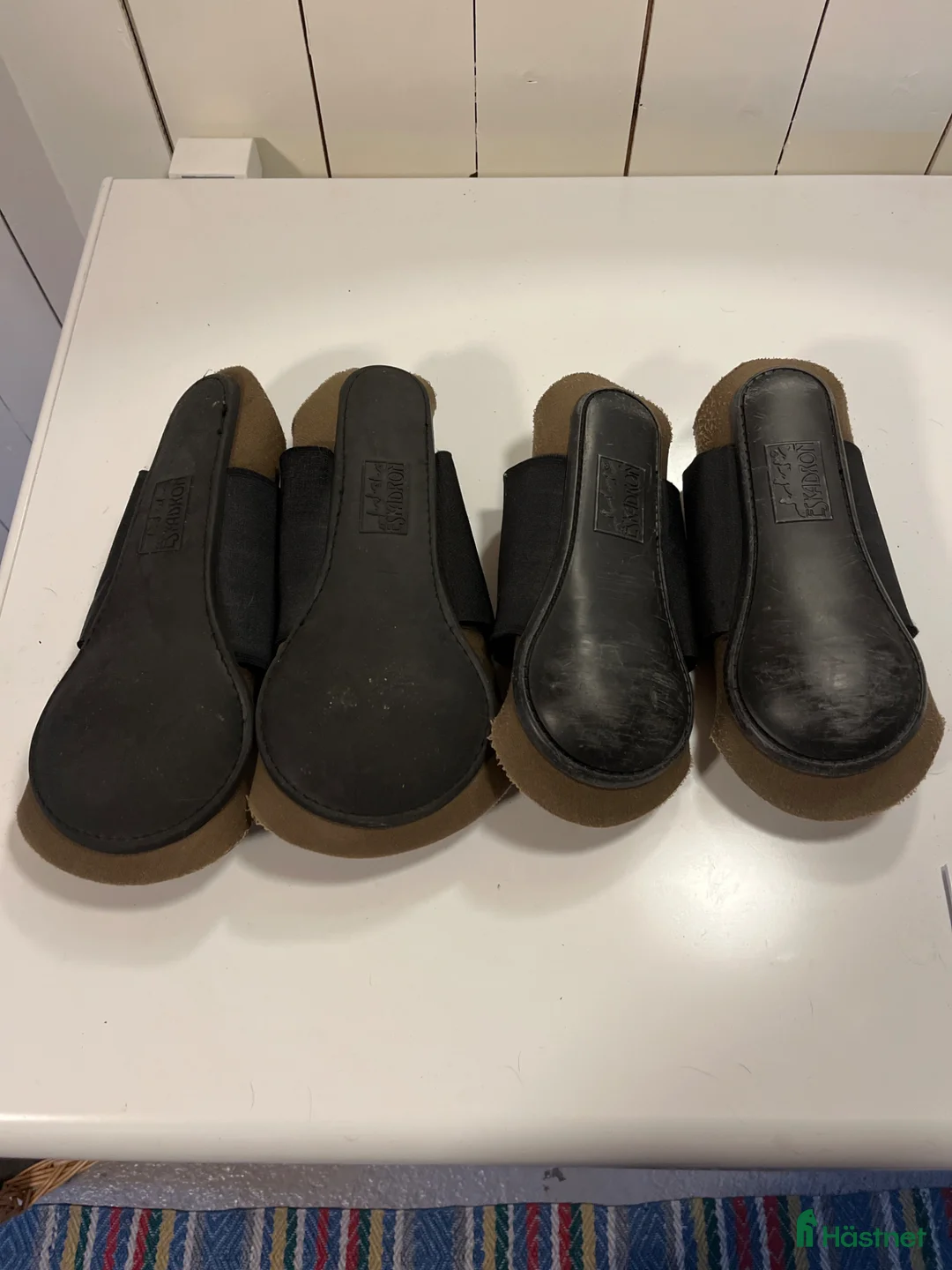 Benskydd hästutrustning till salu: Eskadron bruna benskydd - Annons 1