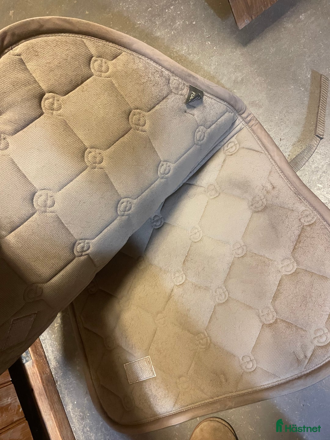 Schabrak & Vojlockar hästutrustning till salu: Fina schabrak i nyskick till salu i Hammarö - Annons 2