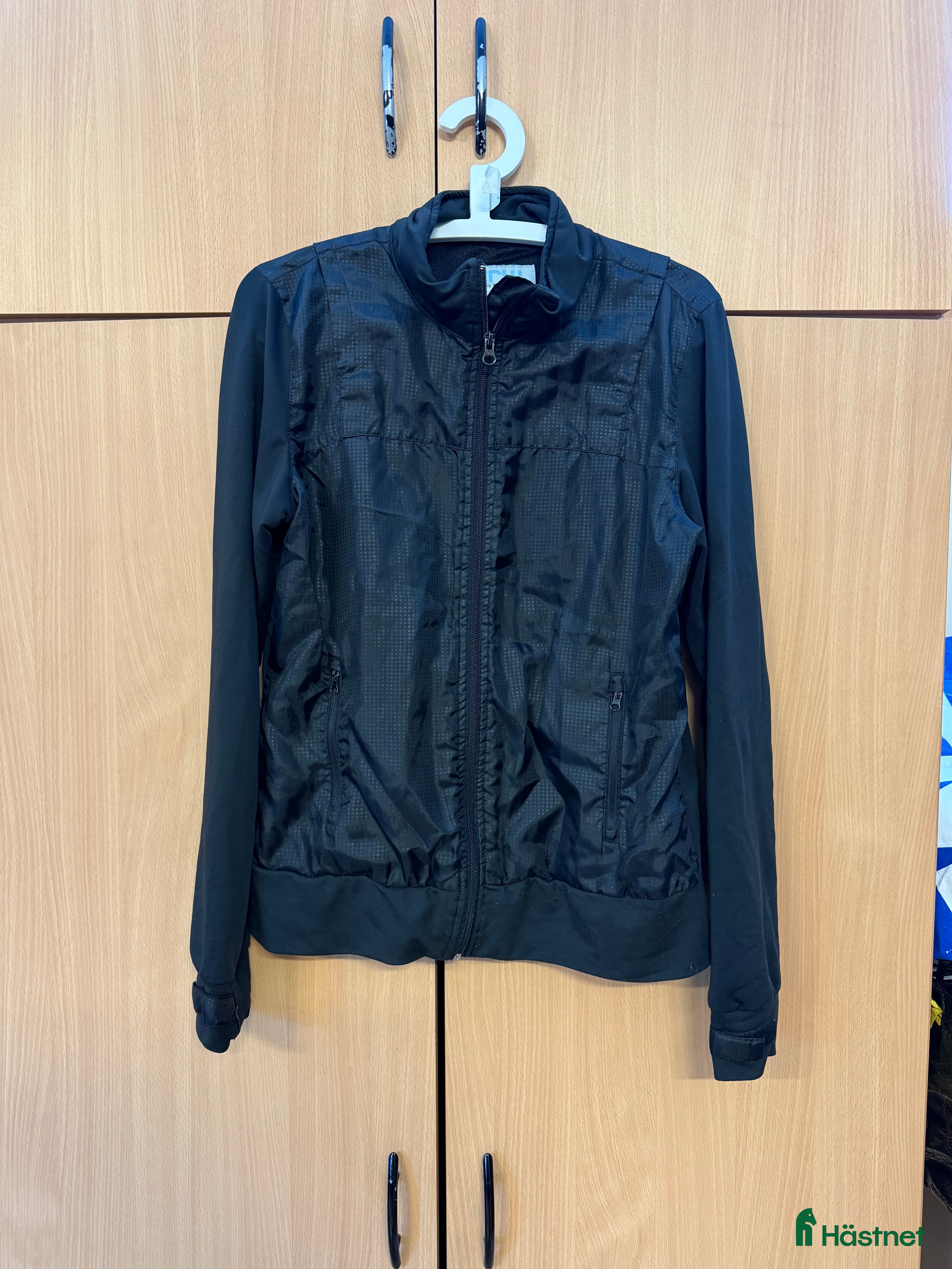 Jackor & Kavajer ryttarutrustning till salu: Tunn ridjacka  i Vendelsö - Annons 8