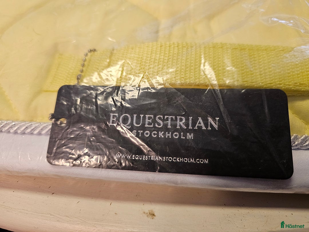 Schabrak & Vojlockar hästutrustning till salu: ES Soft lemon dressyr cob i Söråker - Annons 3