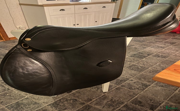 Sadlar hästutrustning till salu i Öregrund - Annons 10