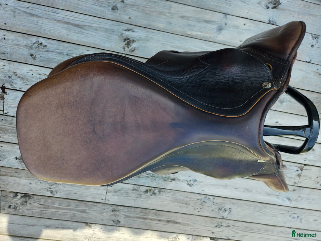 Sadlar hästutrustning till salu: R Pessoa sadel 17,5 tum i Nyköping - Annons 3