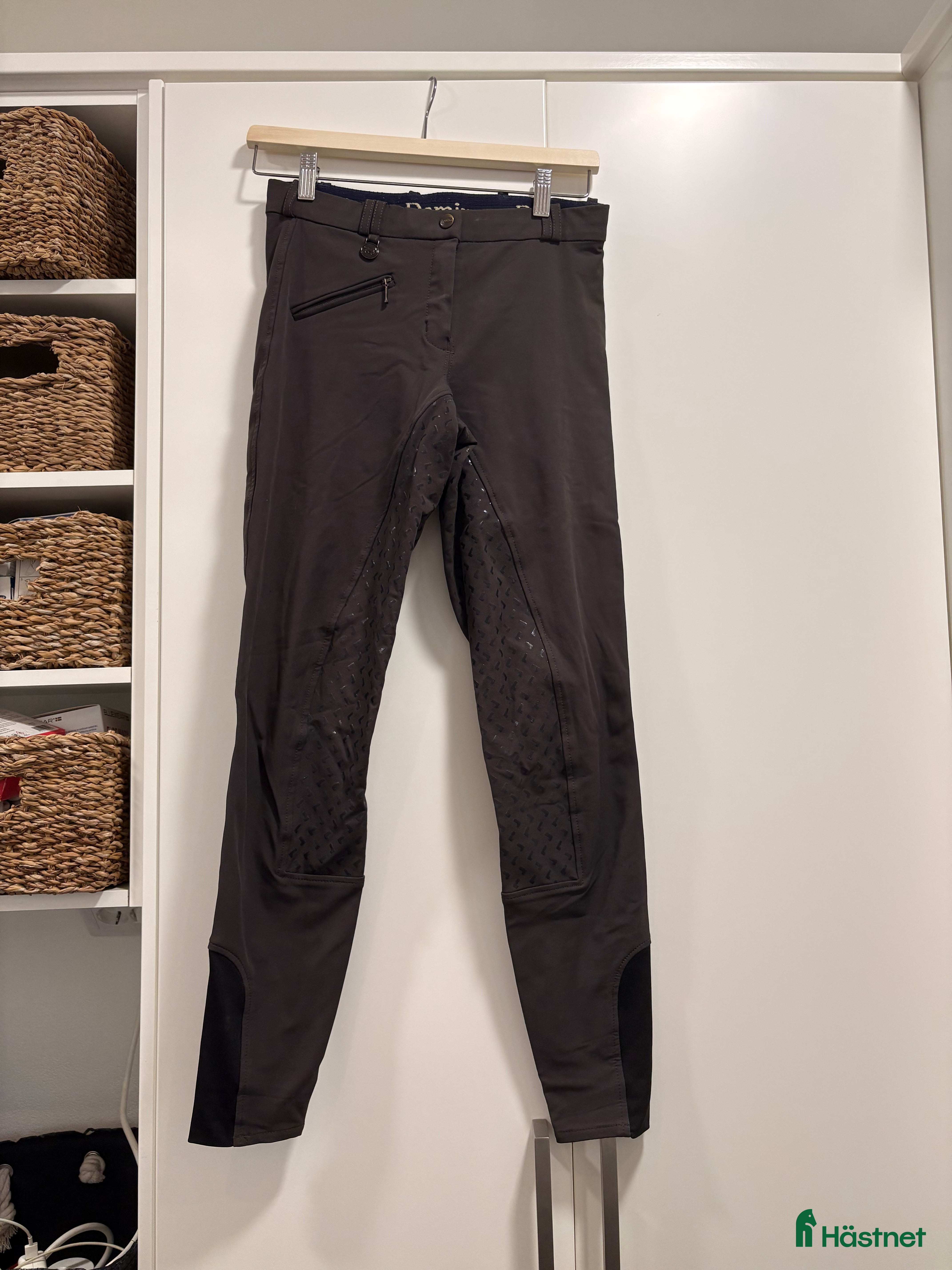 Ridbyxor ryttarutrustning till salu: Väldigt fina Domino ridbyxor  i Höllviken - Annons 2