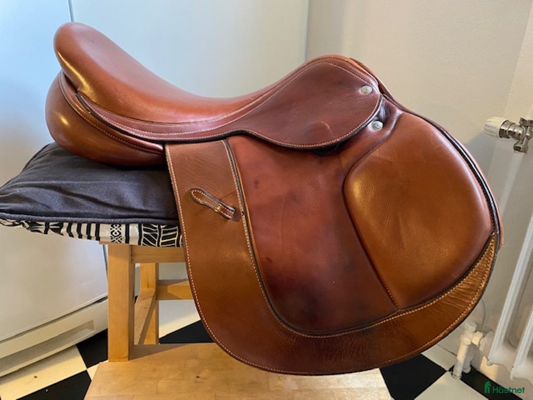Sadlar hästutrustning till salu: Hoppsadel Custom Saddlery Monte Carlo i Hägersten - Annons 2