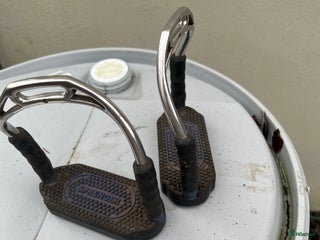 Stigbyglar hästutrustning till salu: Sprenger stigbyglar i Eksjö - Annons 3