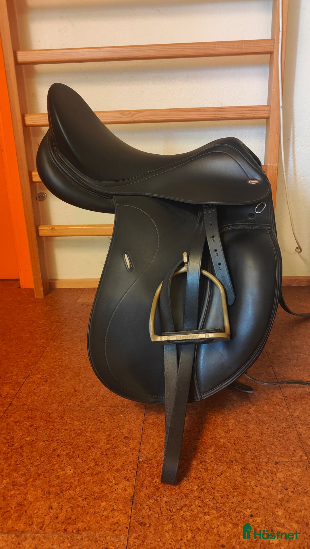 Sadlar hästutrustning Dressyrsadel från Tekna - mkt gott skick i Södertälje - Annons 3