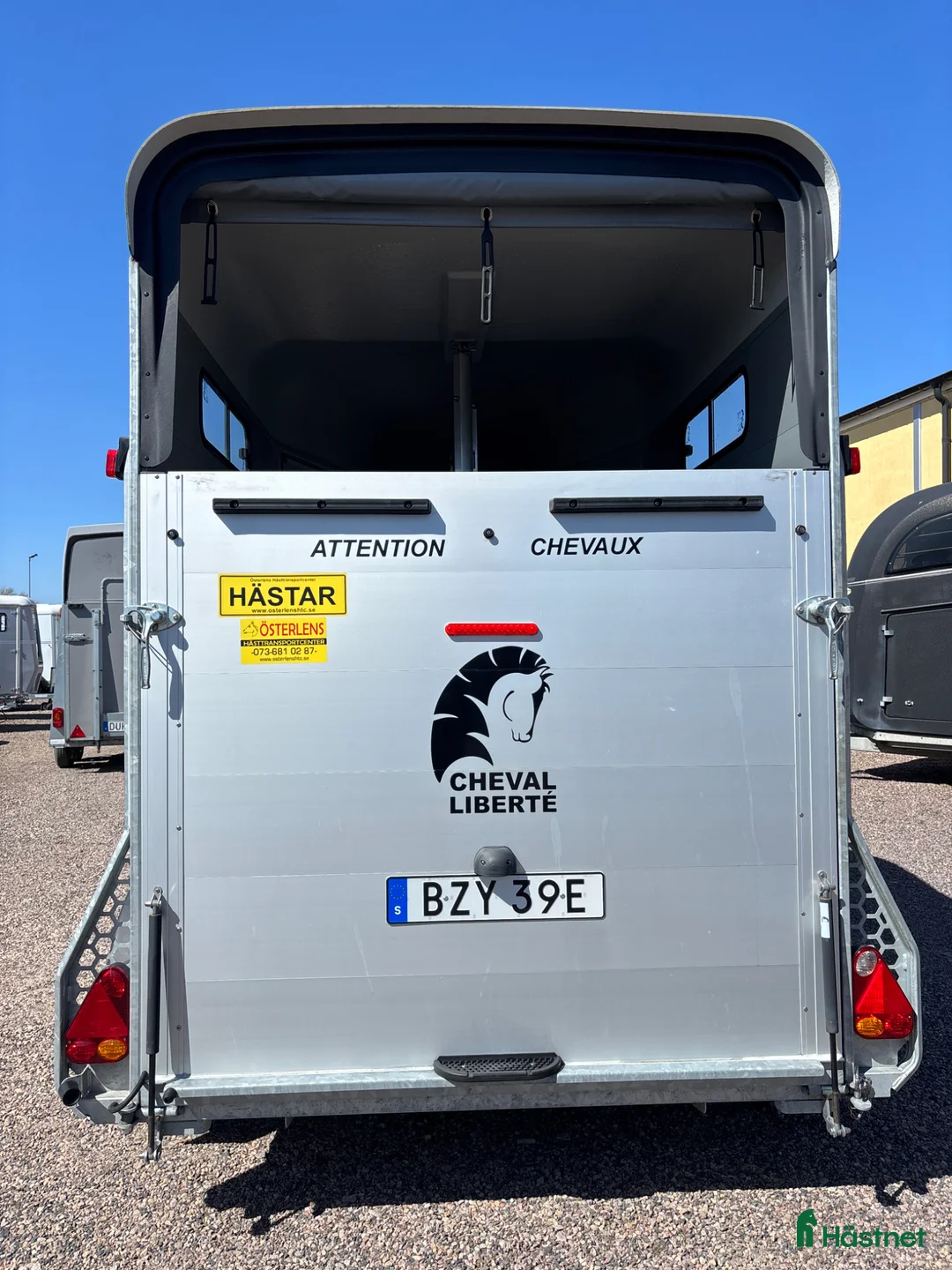 Hästtransporter  fordon & transport till salu: Fronturlastning & sadelkammare  - Annons 10